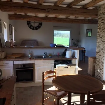 Longere 12 Places Joue-Etiau